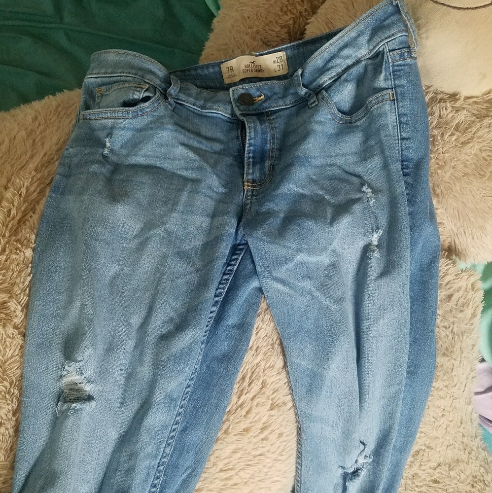 hollister distressed skinny jeans